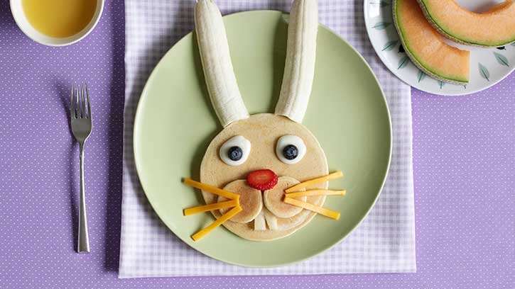 How-to-Make-an-Easter-Bunny-Pancake_08