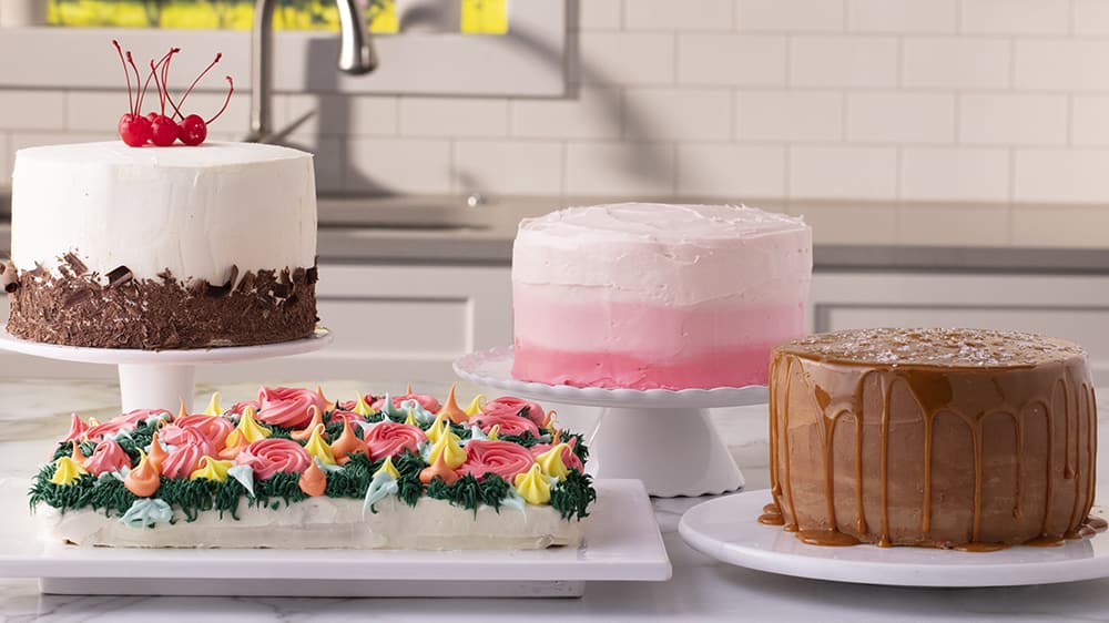 Mini M&Ms – Classic Cake Decorations