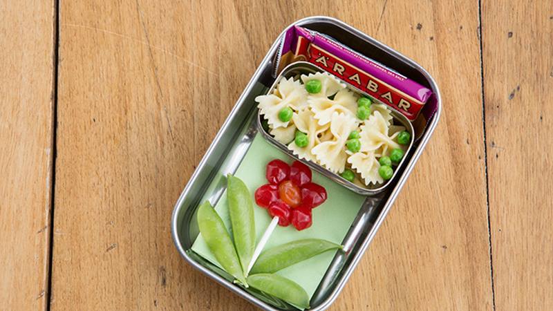 https://www.bettycrocker.com/-/media/GMI/Core-Sites/BC/legacy/Images/Betty-Crocker/Menus-Holidays-Parties/MHPLibrary/Seasonal-Ideas/3-lunchboxes-to-put-some-spring-in-your-kids-step/3-lunchboxes-to-put-some-spring_hero.jpg?W=800