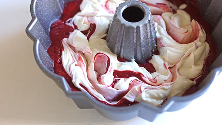 cream-cheese-red-velvet-bundt-cake_04