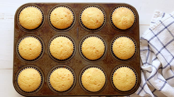 14 molded pans to make magnificent muffins and cool cupcakes
